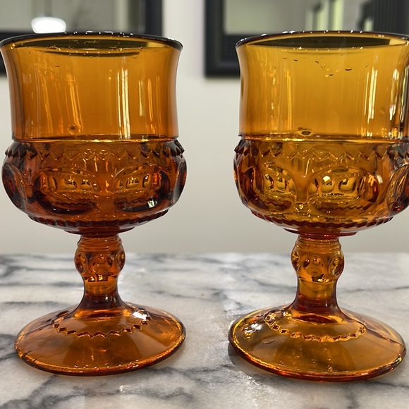 2 Vintage Dark Amber Stemmed Kings Crown Thumbprint Wine Glasses - Picture 2 of 6